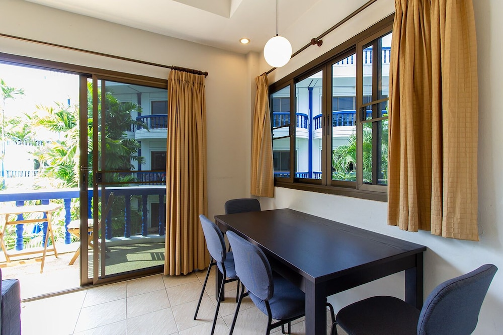 Apartment, 2 Bedrooms, Pool View photo 2