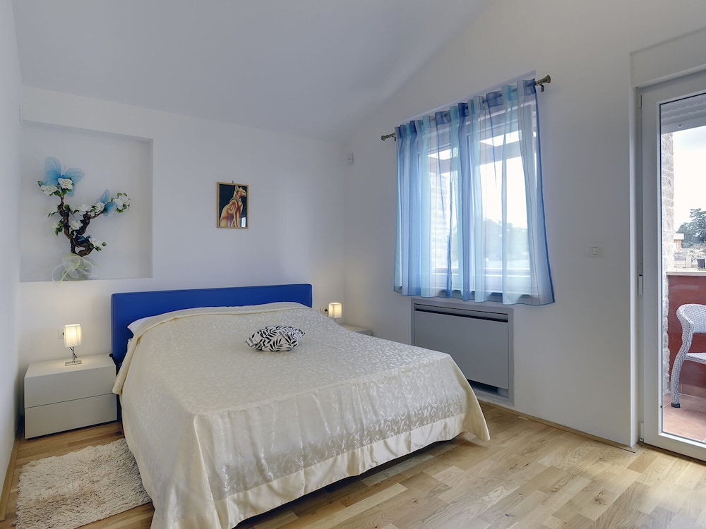 Villa photo 2
