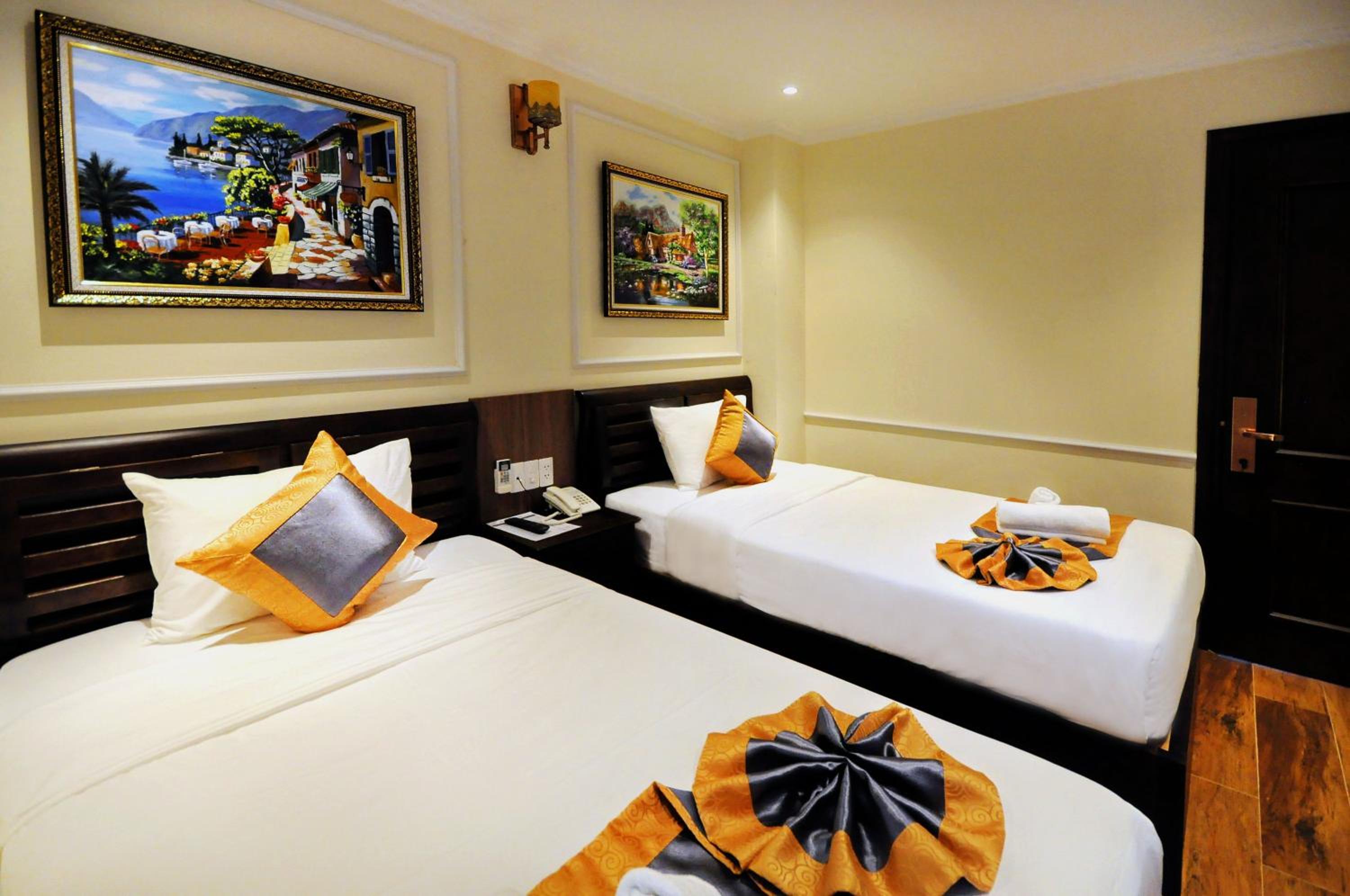 Standard Twin Room - Photo 10