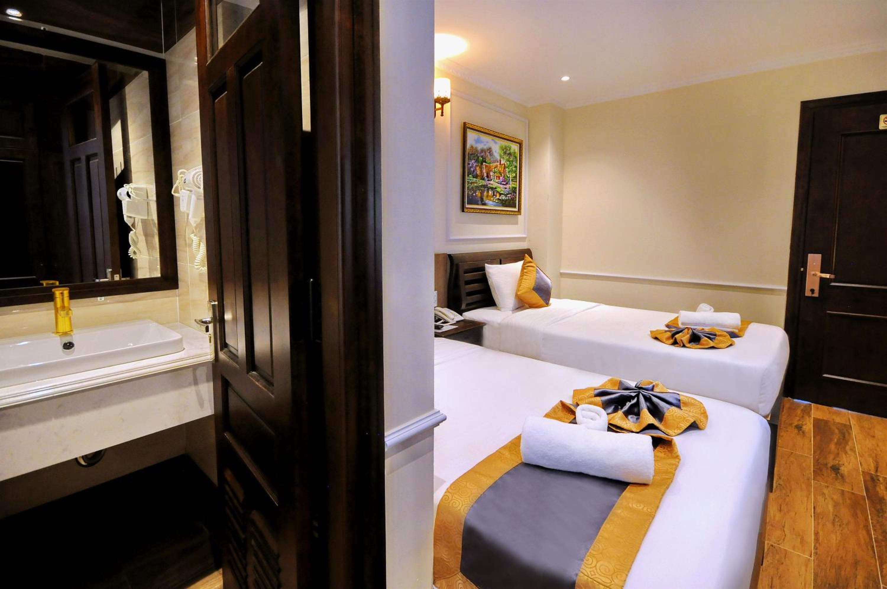 Standard Twin Room - Photo 13