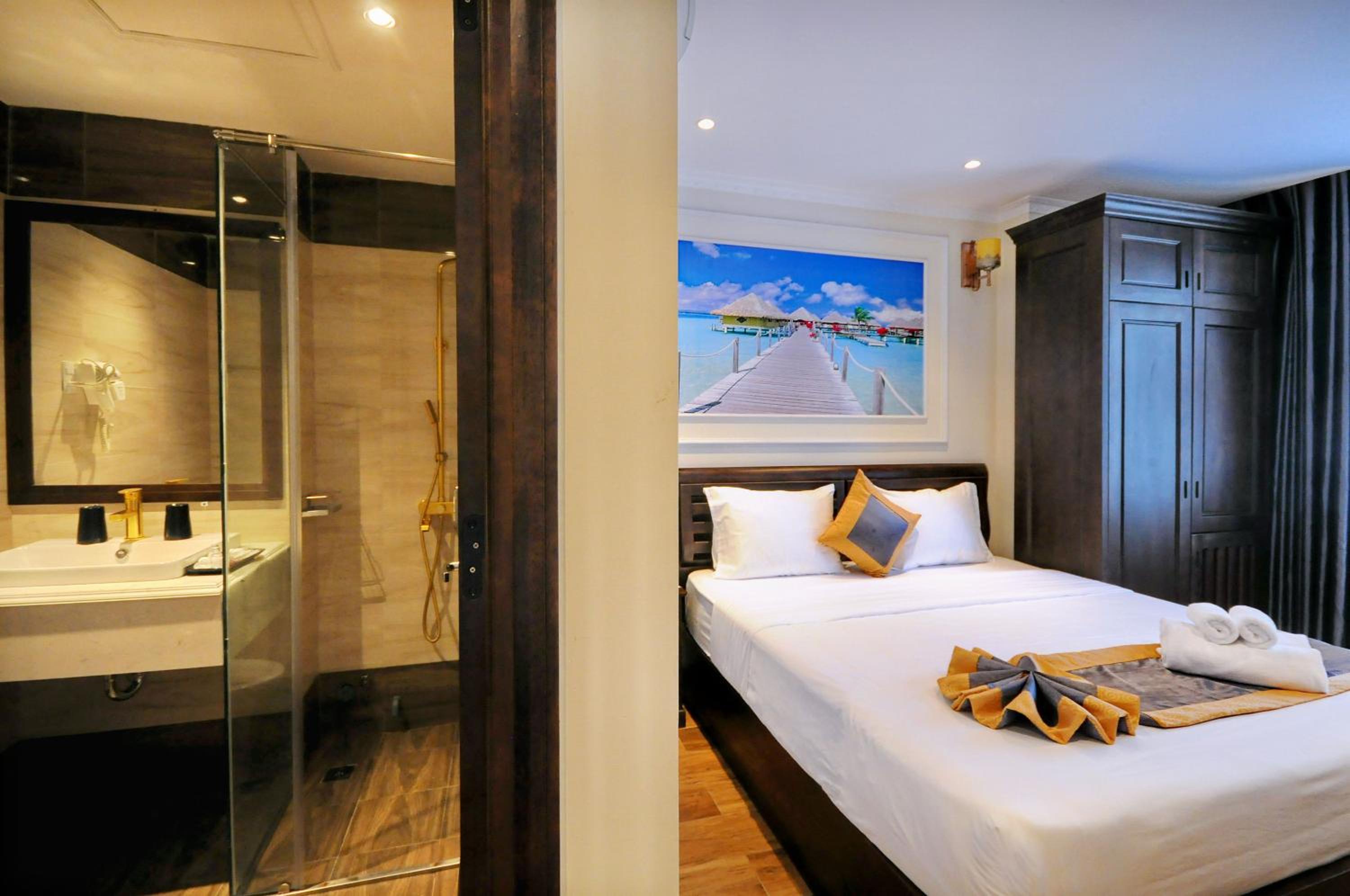 Deluxe Double Room - Photo 12