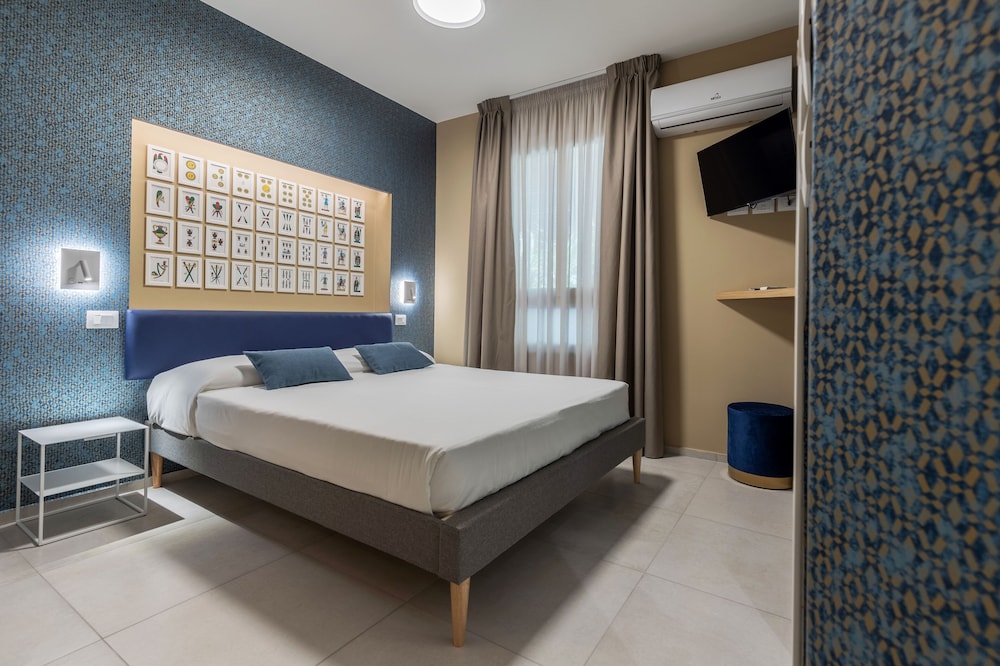 Standard Room, 1 Queen Bed, Non Smoking, Ensuite photo 3