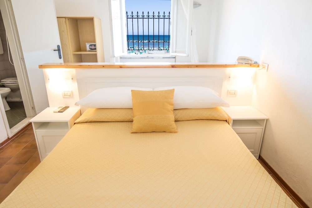 Basic Triple Room, Sea Facing
