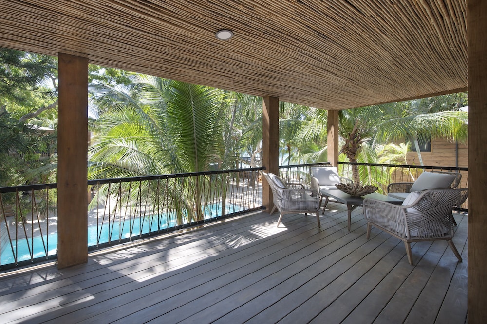 Luxury Room, 1 Bedroom, Terrace, Partial Ocean View photo 3