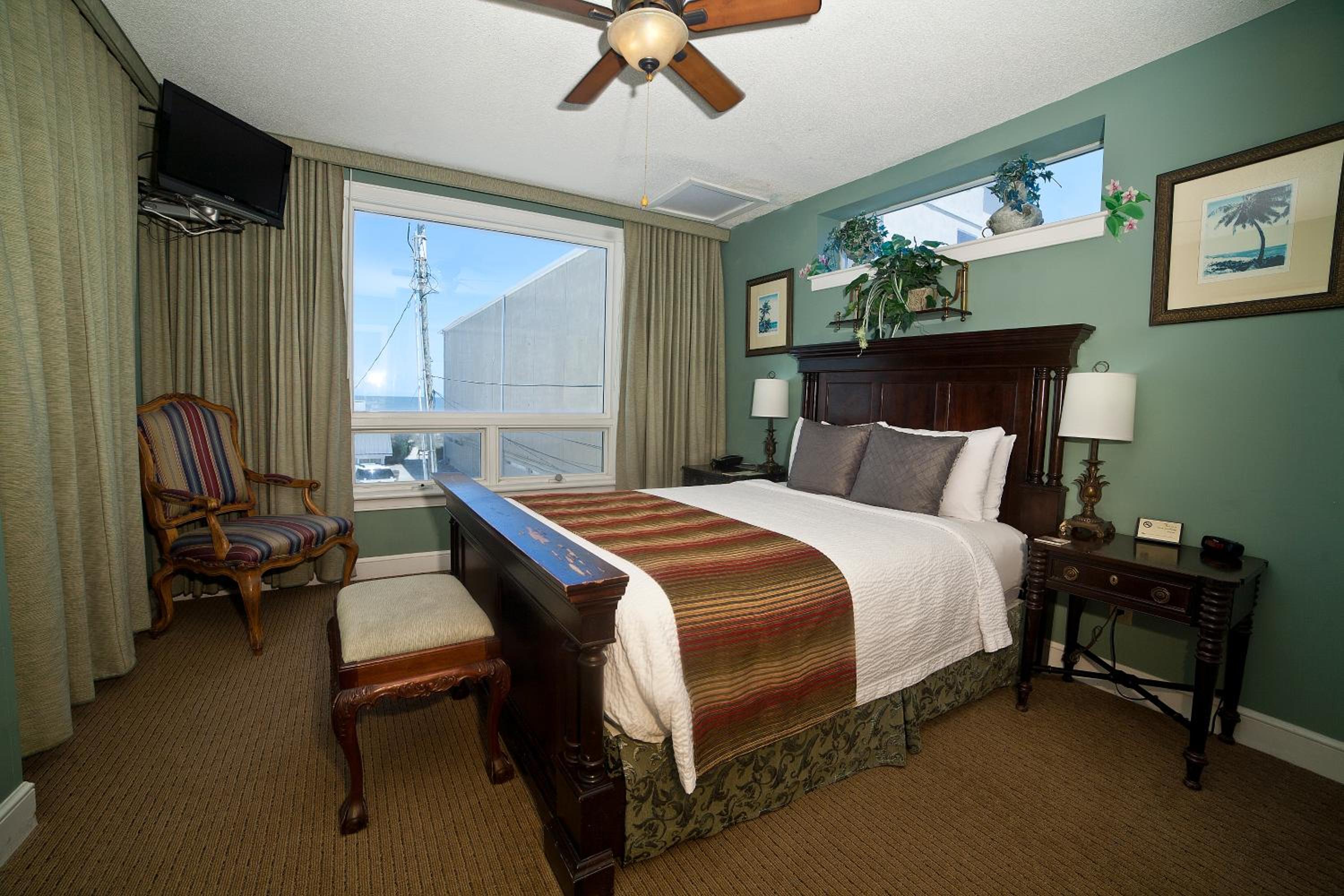 Queen Suite with Sea View