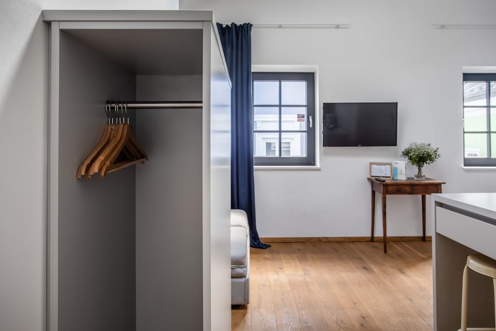 Large Studio with Kitchen and Sofa Bed photo 2