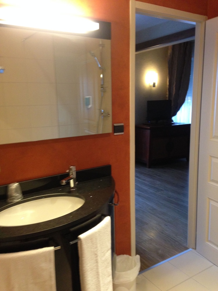 Suite, 1 King Bed - Photo 5