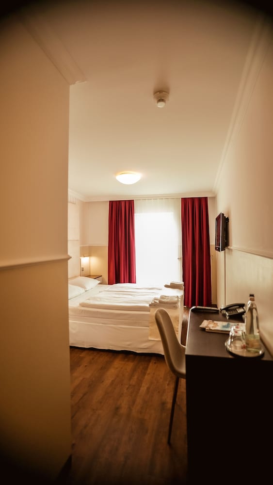 Economy Double Room photo 2