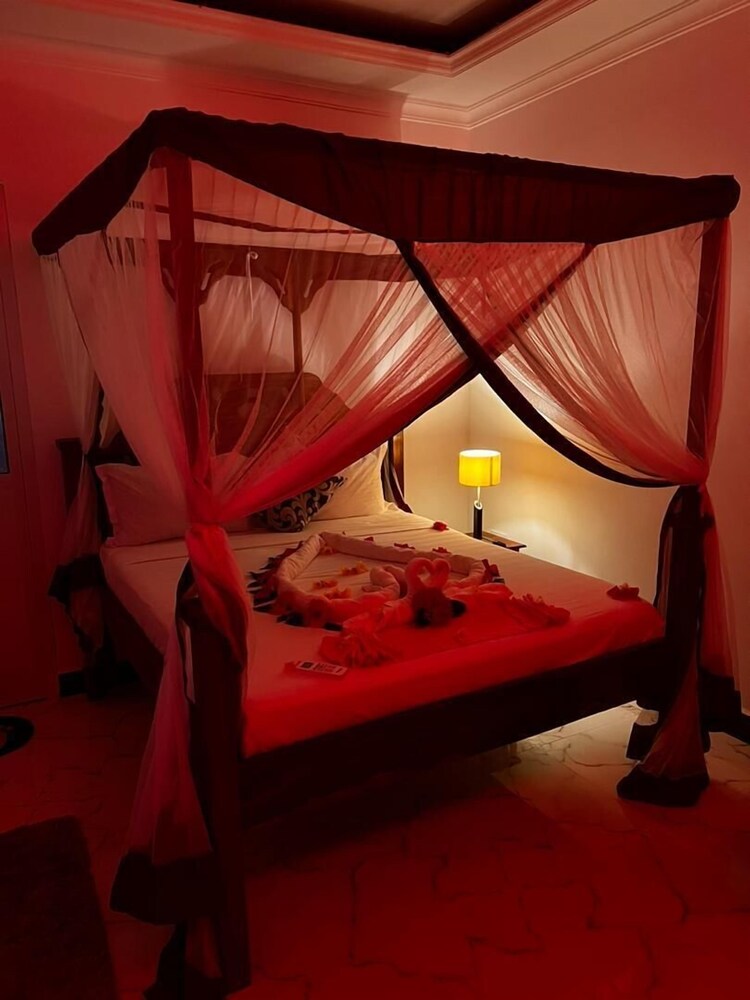 Deluxe Bungalow, 1 King Bed, Non Smoking, Beach View