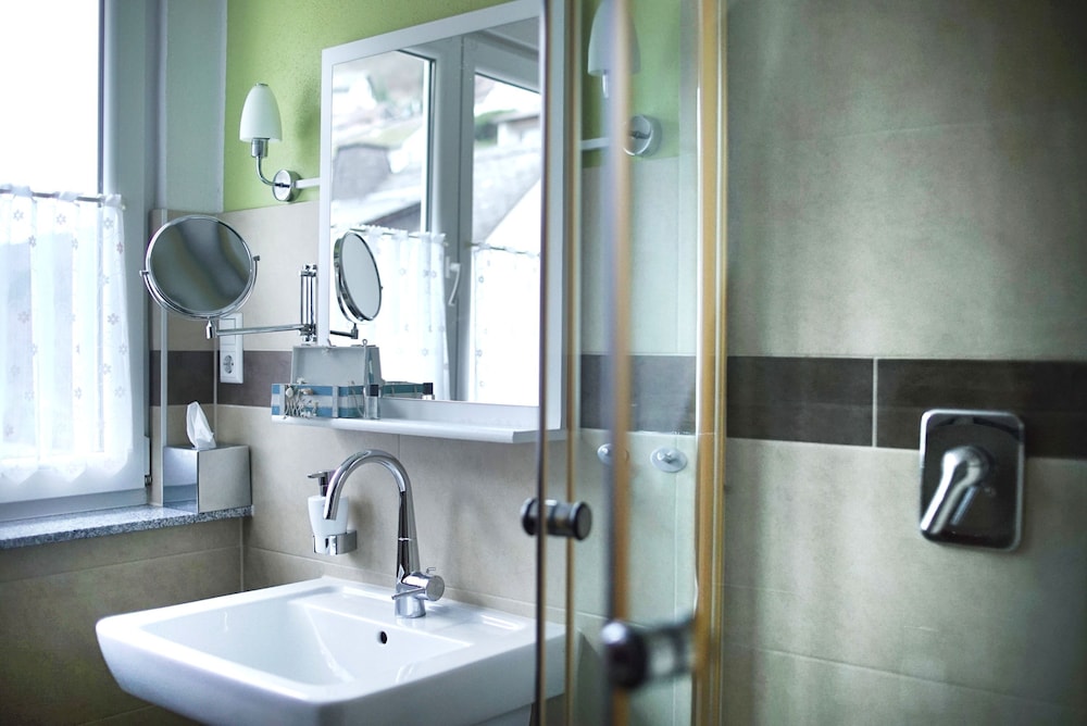 Standard Double Room, Private Bathroom photo 3