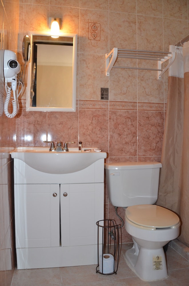 Classic Triple Room, Multiple Beds photo 3