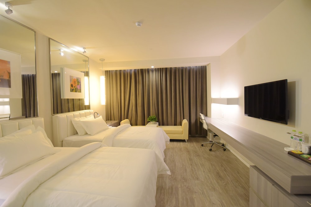 Twin Room (Extreme Sassy)