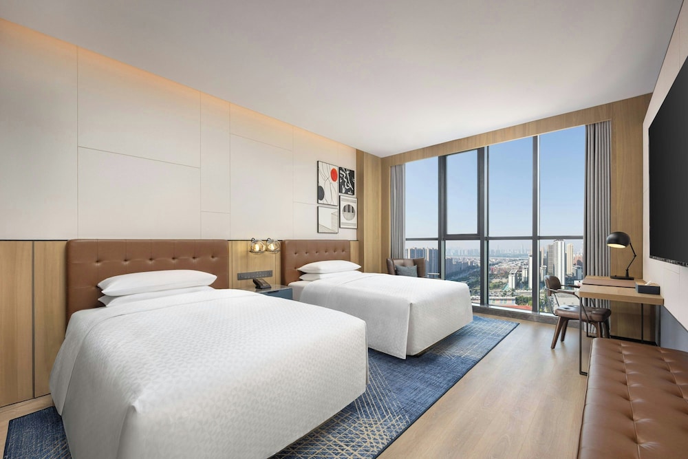Business Room, 2 Double Beds, City View