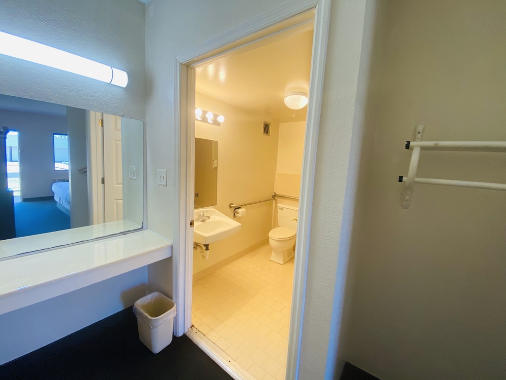 Traveler's Place Inn & Suites, 사진 6
