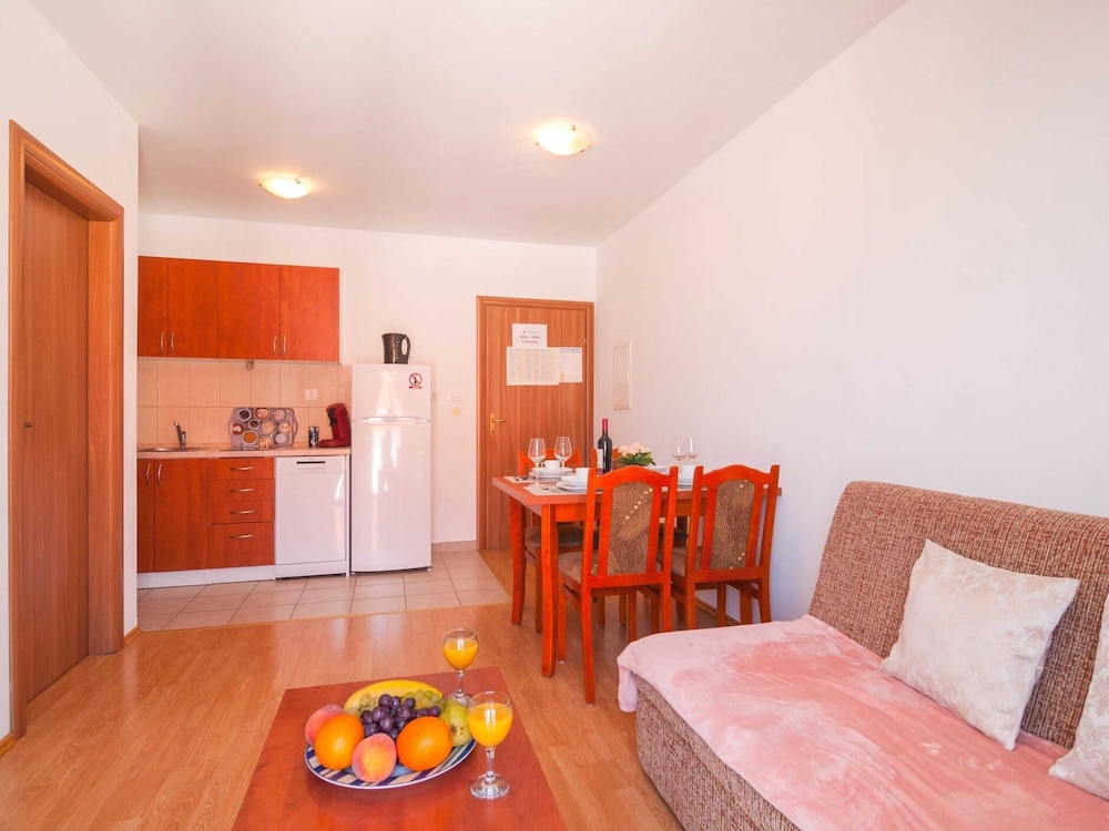 Apartment photo 2