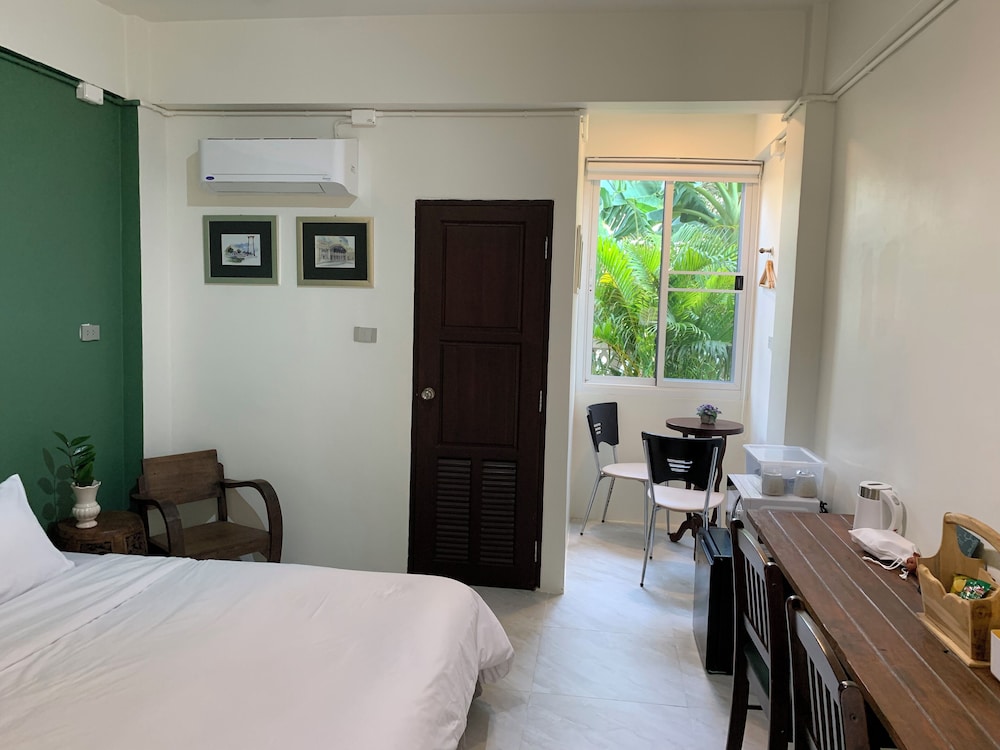 Single Room photo 3