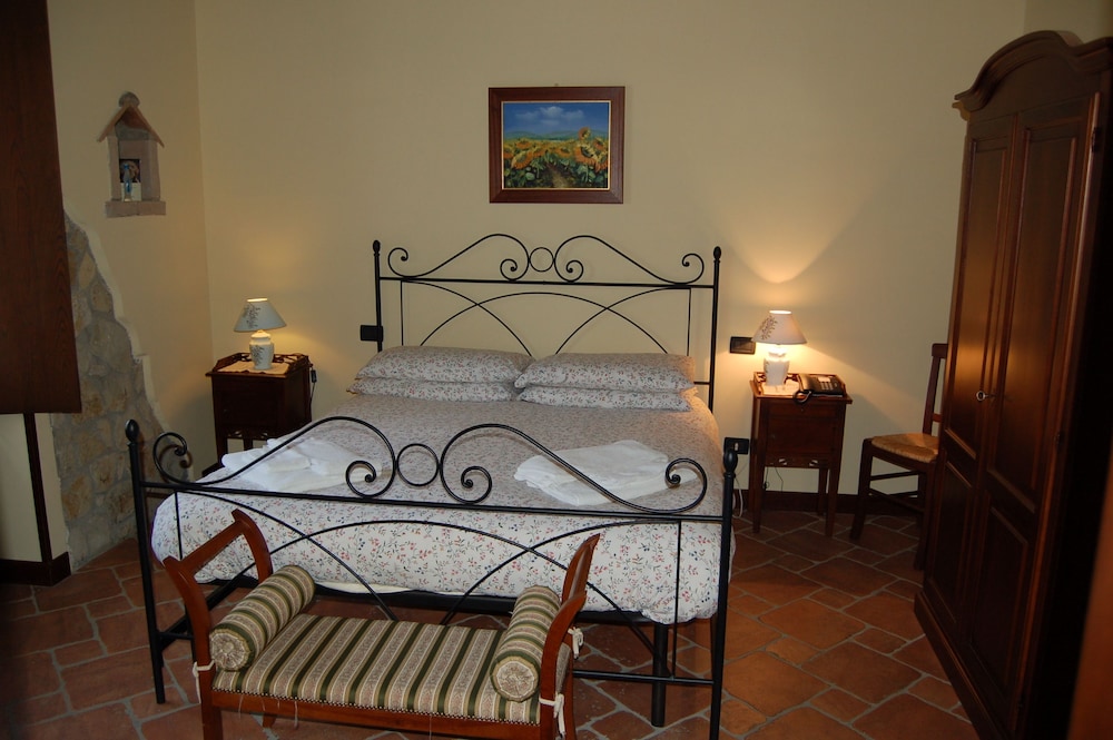 Comfort Double Room, 1 Bedroom, Private Bathroom, Hill View photo 1