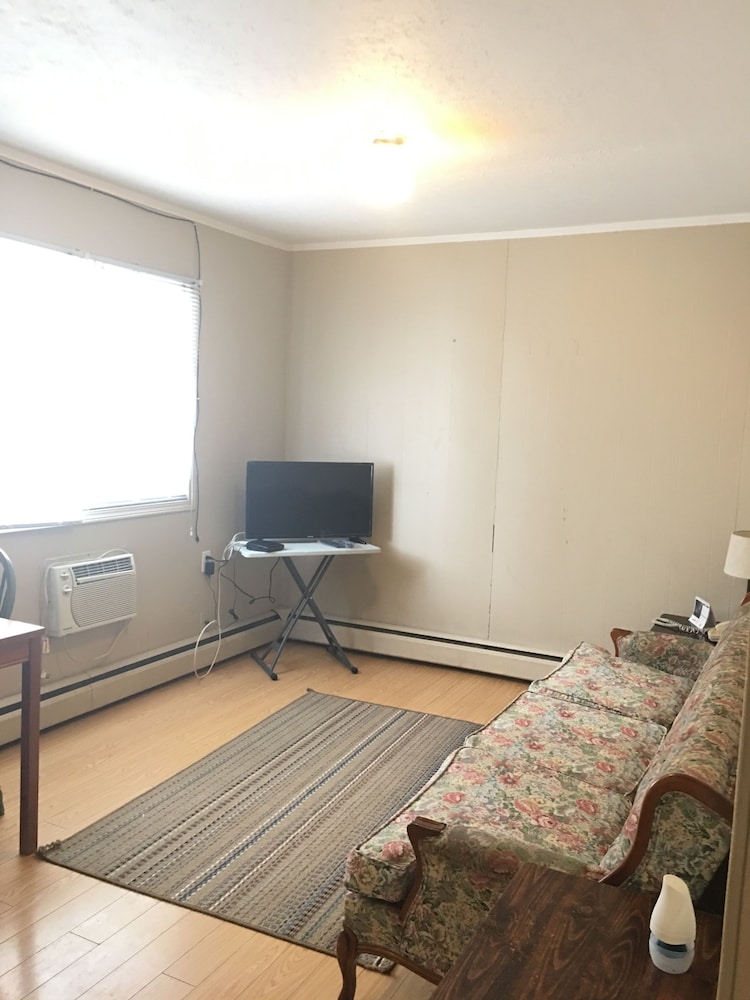 Economy Room, 1 Queen Bed, Kitchenette photo 3
