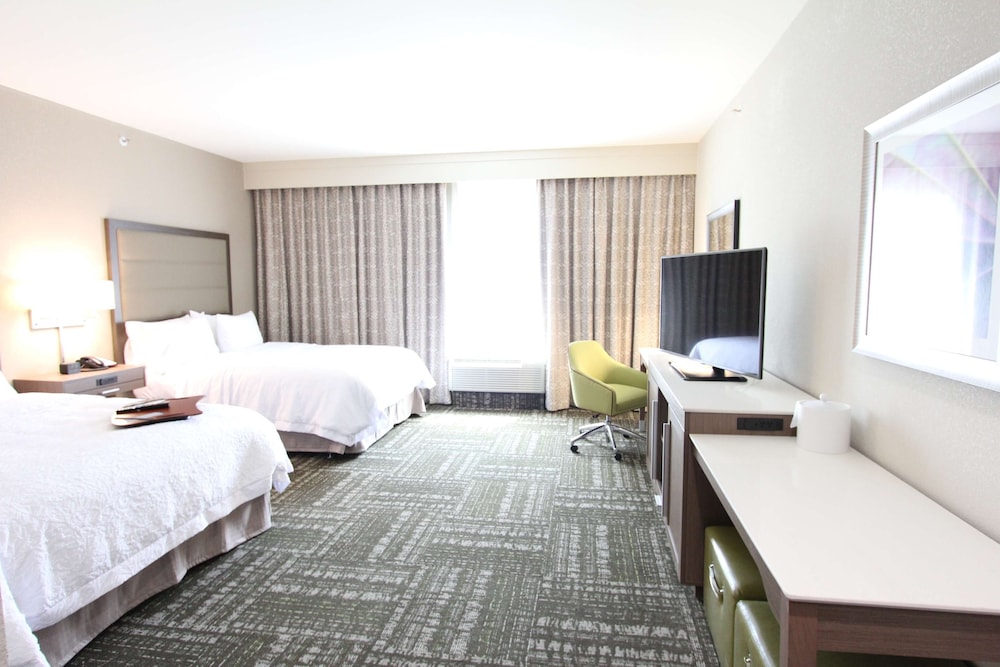 Room, 2 Queen Beds, Accessible, Bathtub photo 2