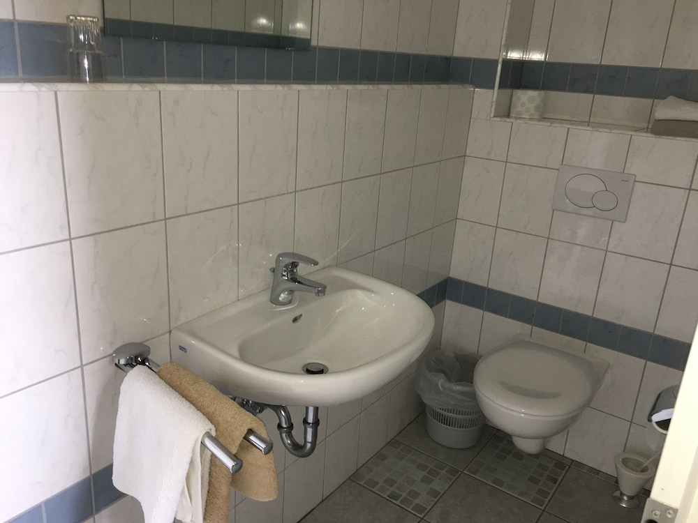Classic Double Room, Ensuite photo 2