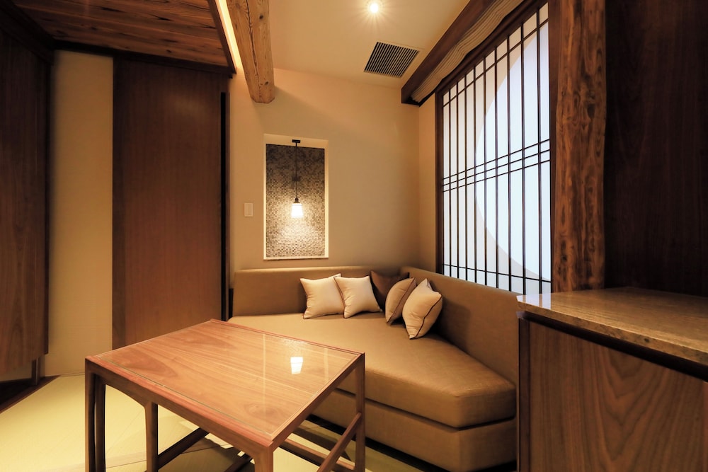 Premium Twin Room - Photo 2