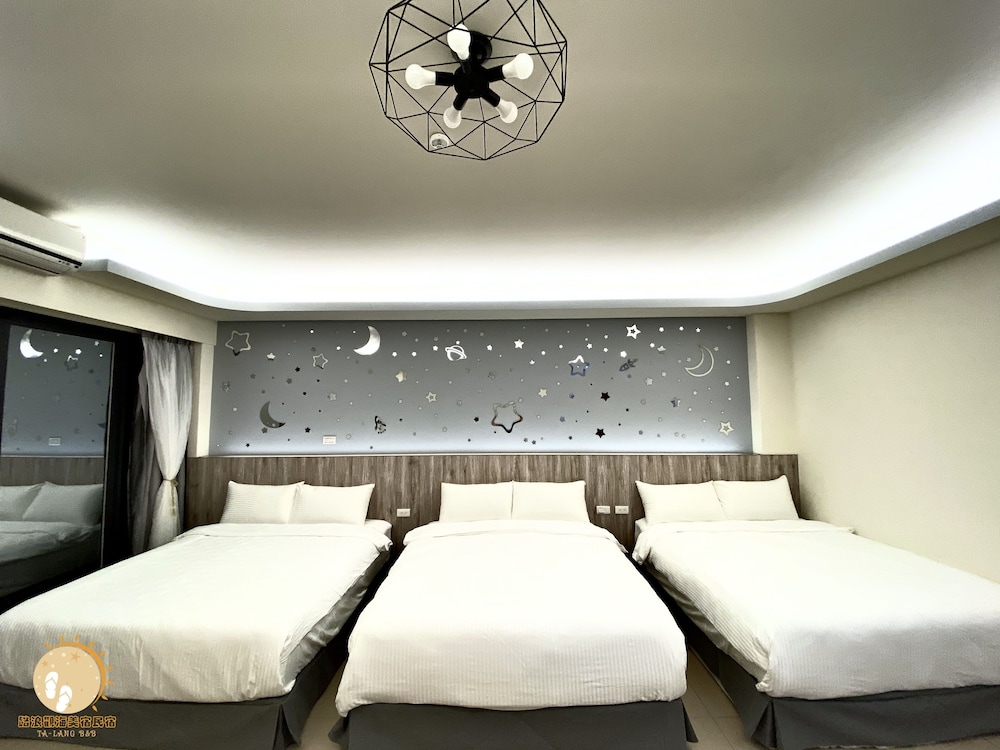 Comfort Room, Multiple Beds, Non Smoking photo 1