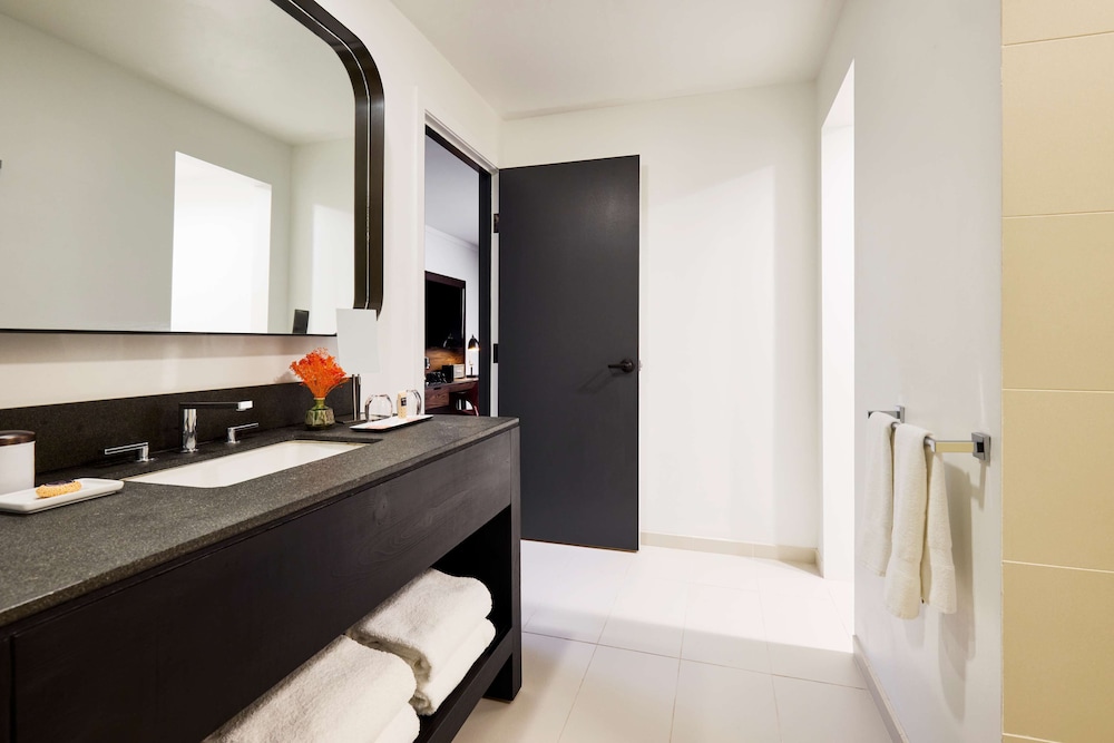 Suite (Consulate) - Photo 12