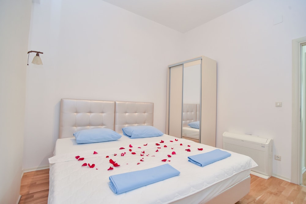 Luxury Apartment, Sea View