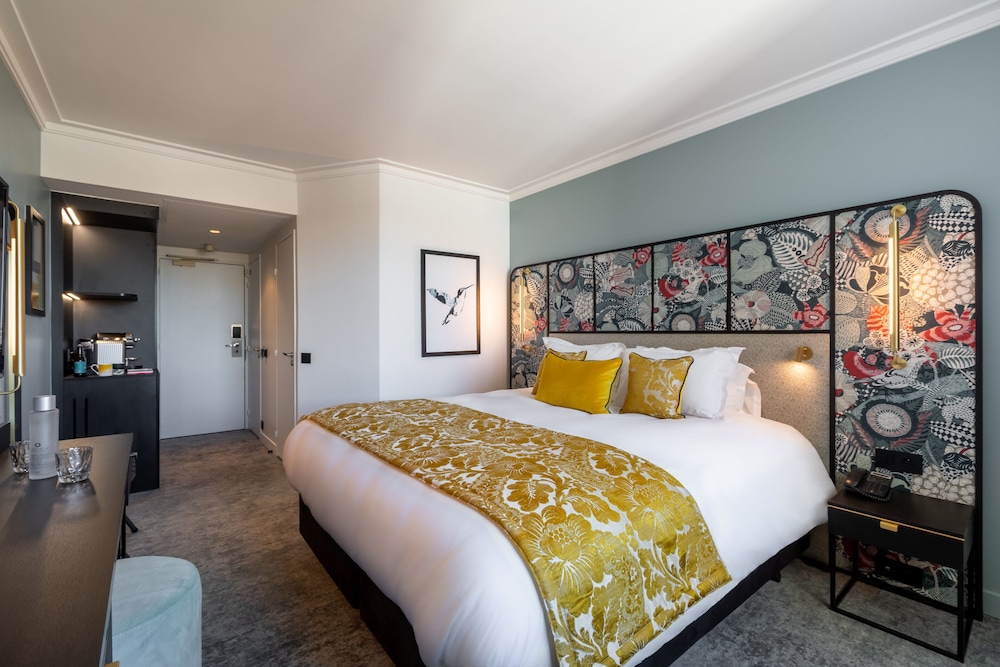 Premium Room, 1 Queen Bed