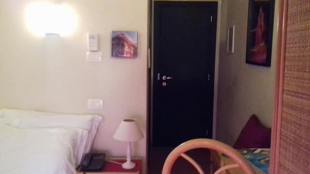 Basic Double Room, 1 Bedroom, Partial Sea View