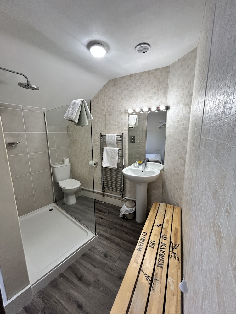 Single Room, Ensuite photo 2