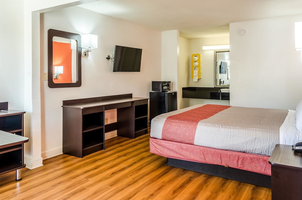 Standard Suite, 1 King Bed, Accessible, Non Smoking photo 2