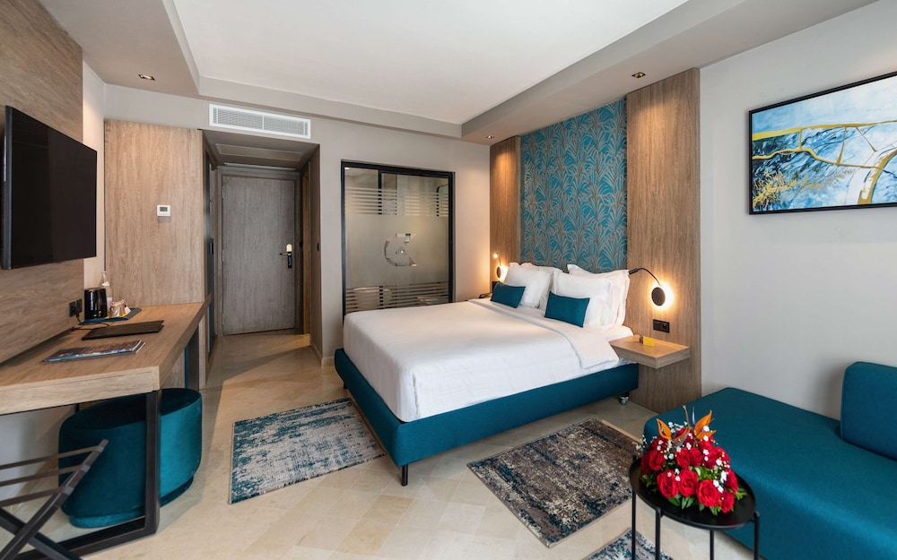 Business Room, Multiple Beds - Photo 3