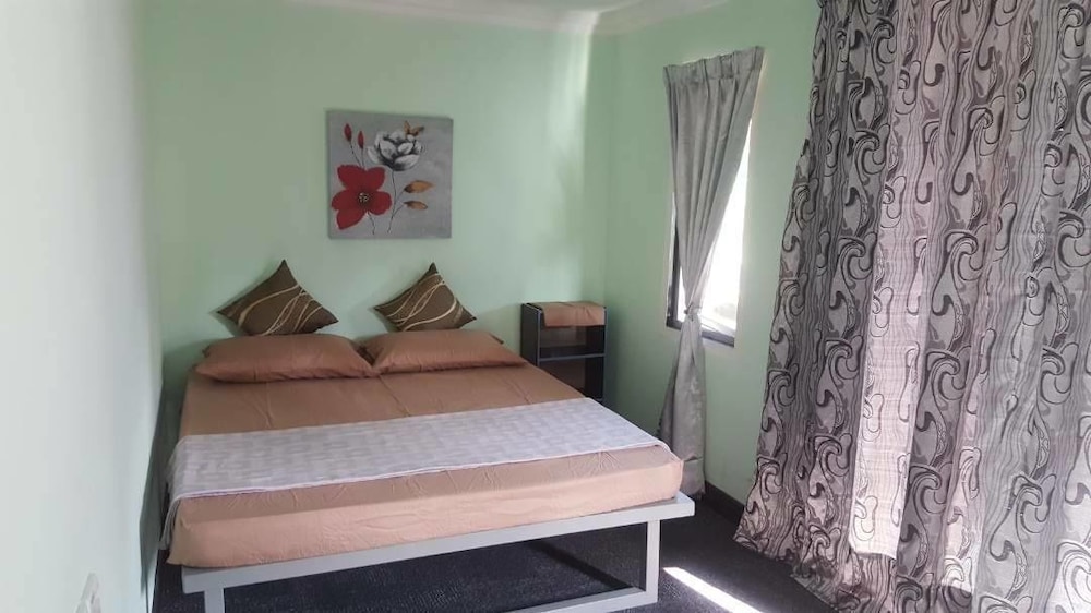 Comfort Cabin, 1 Queen Bed photo 3