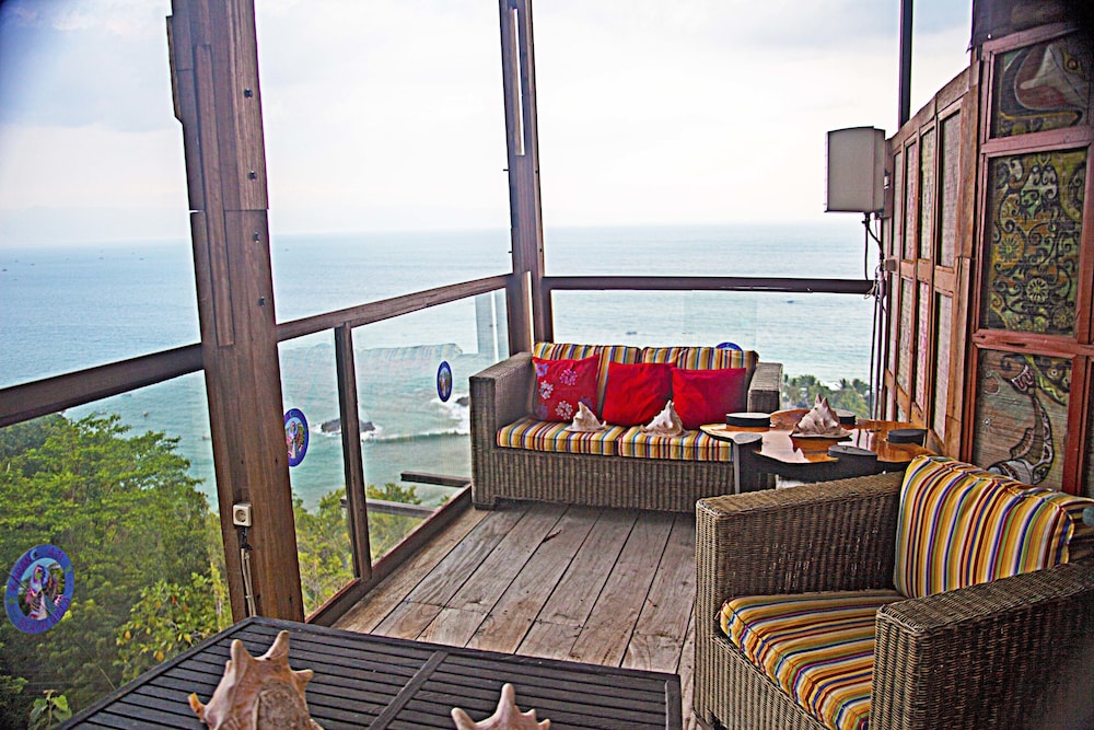 Panoramic Suite - Photo 23