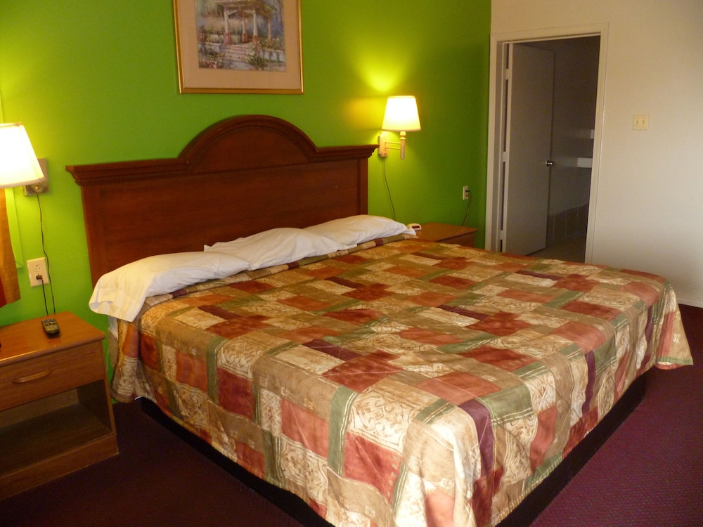 Single Room, 1 King Bed photo 3