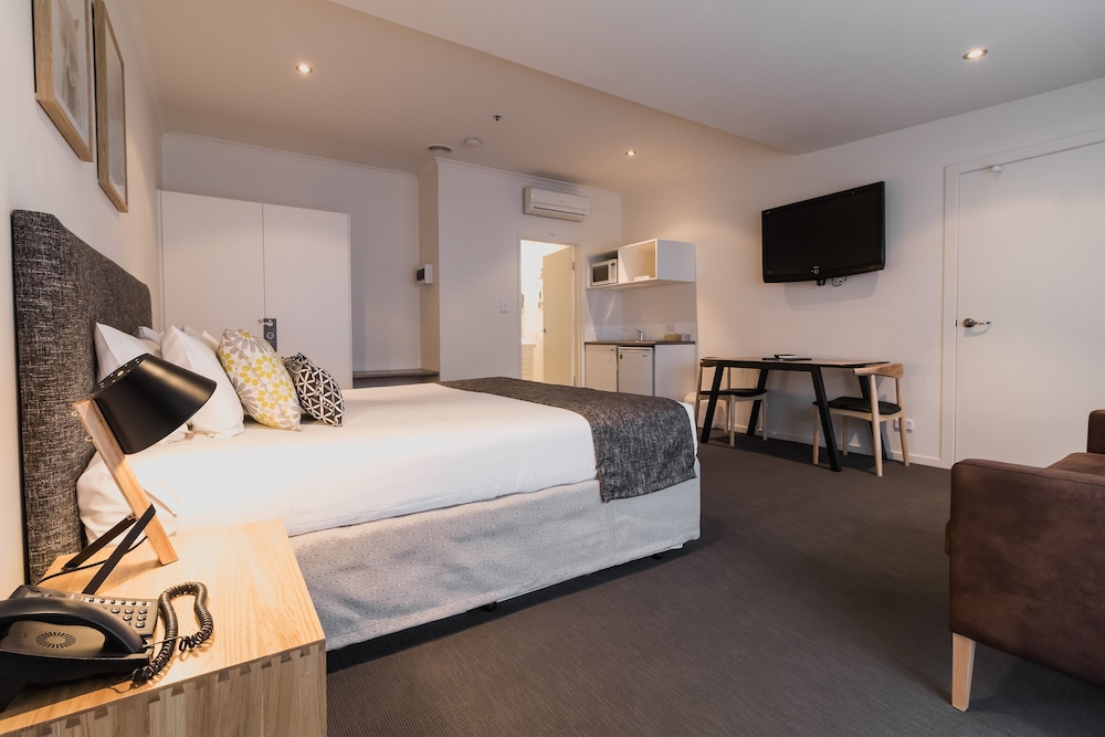 Executive Room, 1 King Bed, Non Smoking photo 3