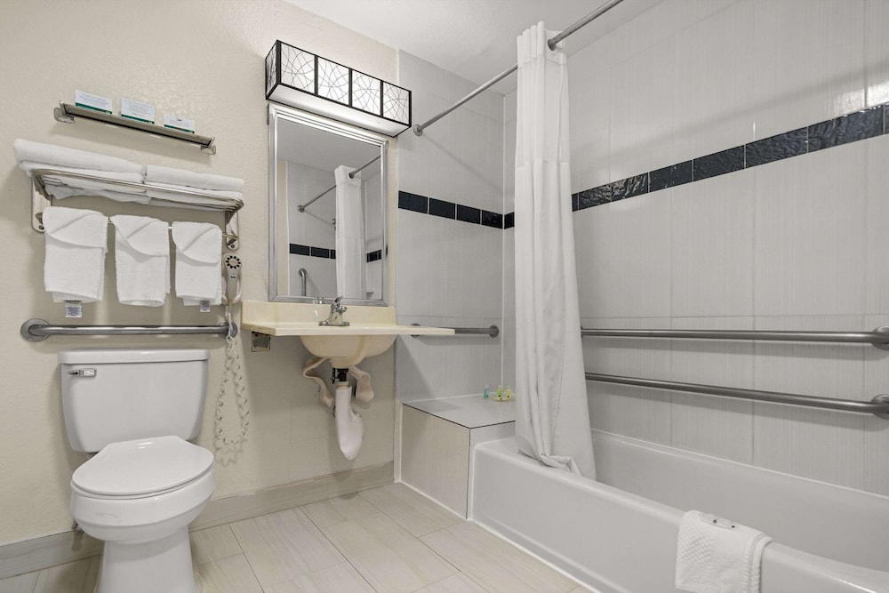 Quality Inn - Near Serenoa Golf Club, Photo 3