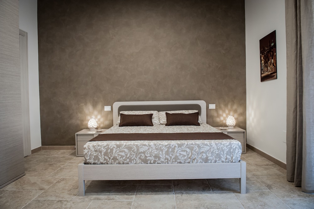 Luxury Triple Room, City View