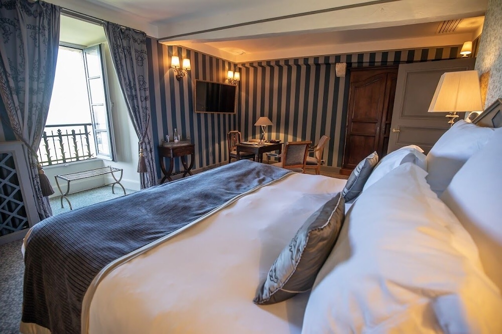 Deluxe Room - Photo 11