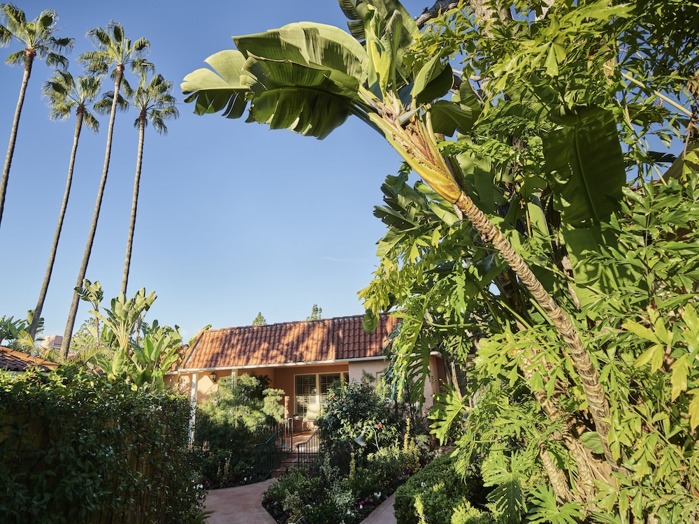 Crescent Bungalow Suite