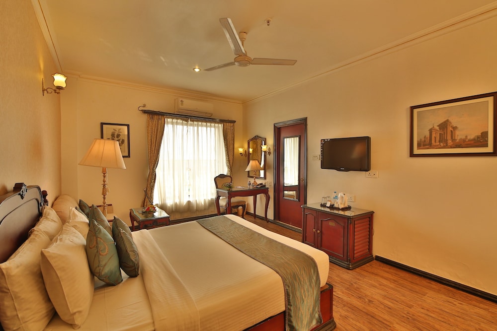 Heritage Room - Photo 13