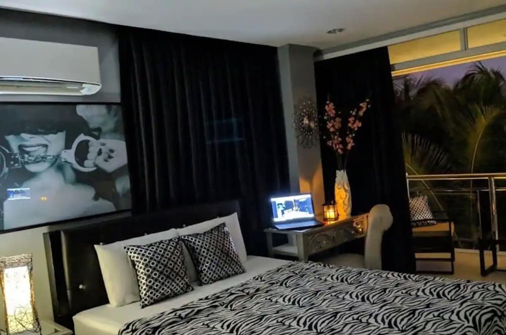 Honeymoon Room, 1 Queen Bed, Bathtub, Ocean View photo 2