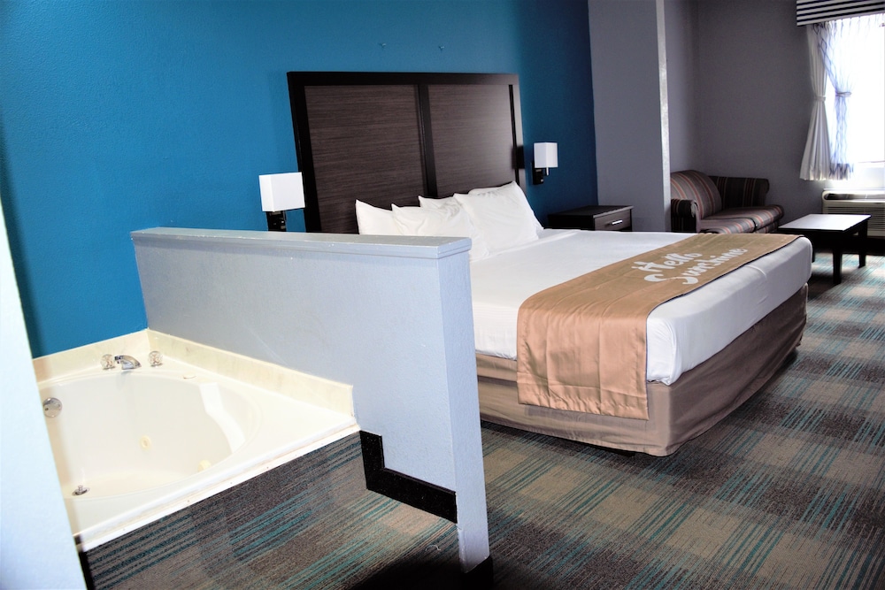 Suite, 1 King Bed, Hot Tub - Photo 2
