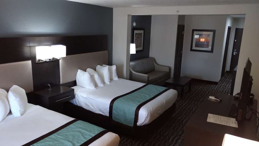 Suite, Multiple Beds, Non Smoking, Refrigerator & Microwave (With Sofabed) - Photo 3