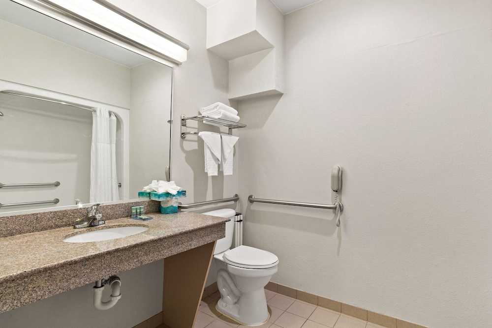 Suite, Multiple Beds, Accessible, Non Smoking (Refrigerator & Microwave with Sofabed) - Photo 5