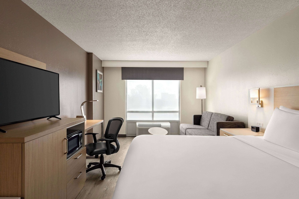 Deluxe Room, 1 King Bed with Sofa bed - Photo 6