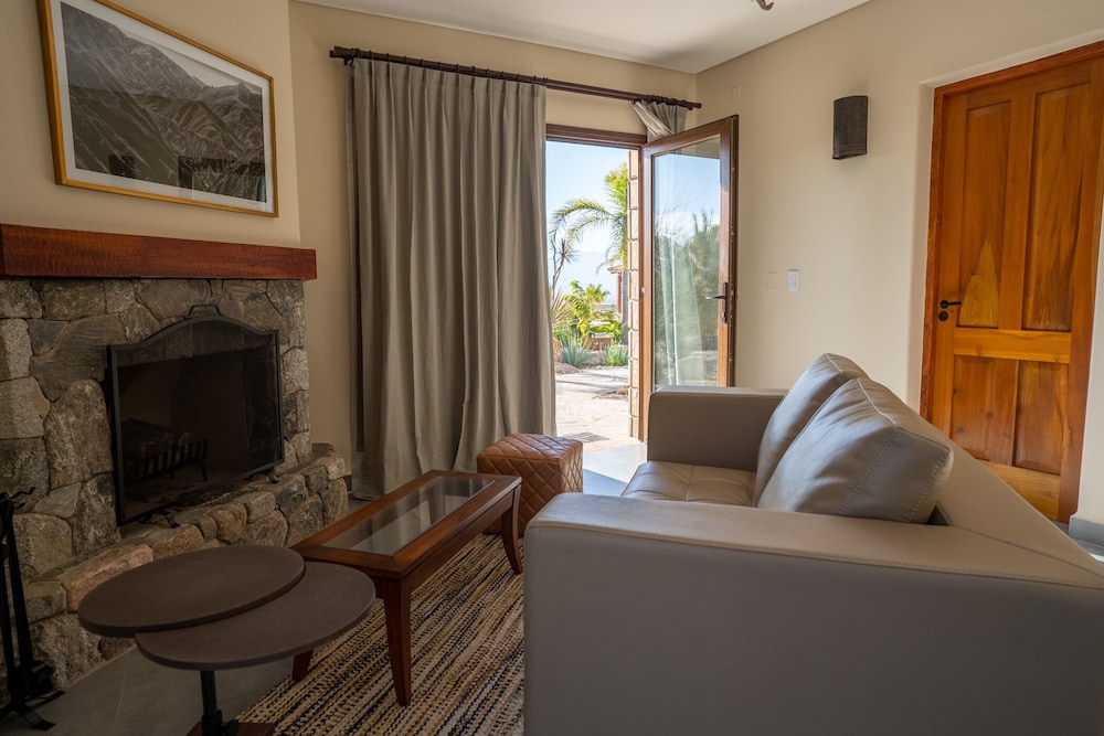 Deluxe Room, 1 King Bed, Terrace, Hill View