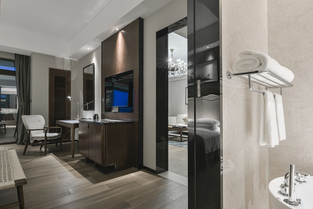 Executive Suite, Balcony, Lake View photo 2