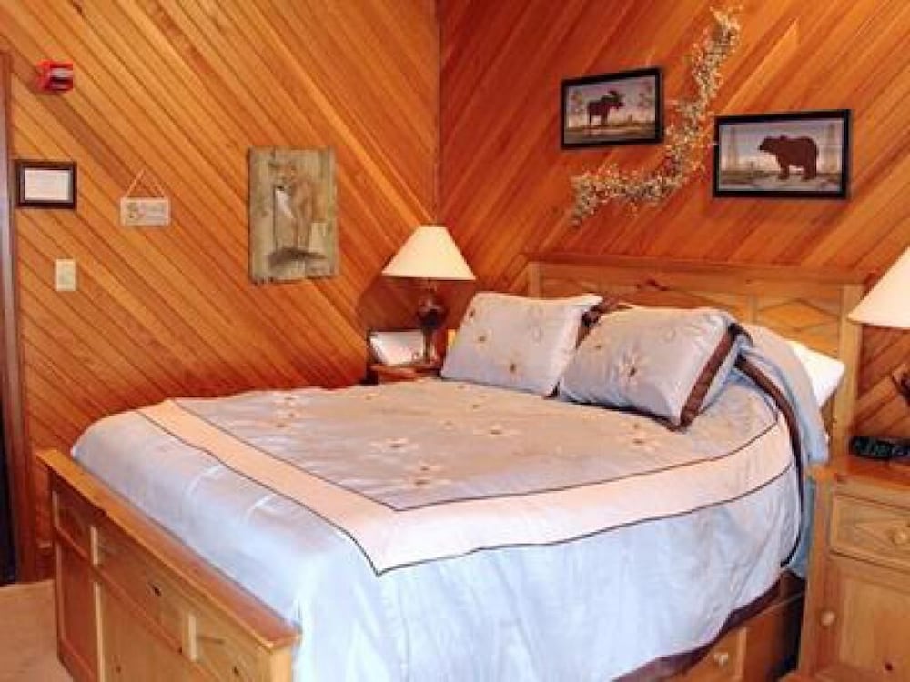 Standard Quadruple Room, Ensuite (Lodge) photo 1